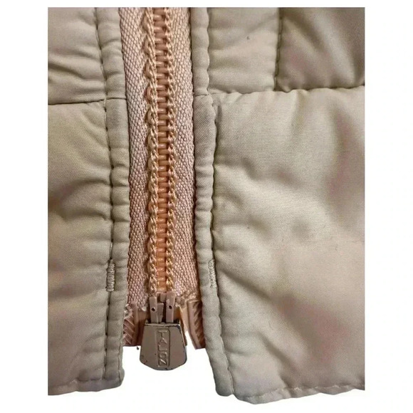 Vintage 1980s Mountain Goat by White Stag Ski Vest in beige, size Medium - Picture 2 of 10